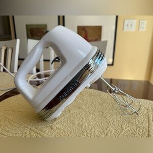 Cuisinart White and Silver Hand Mixer RETAILS $49.95 new
